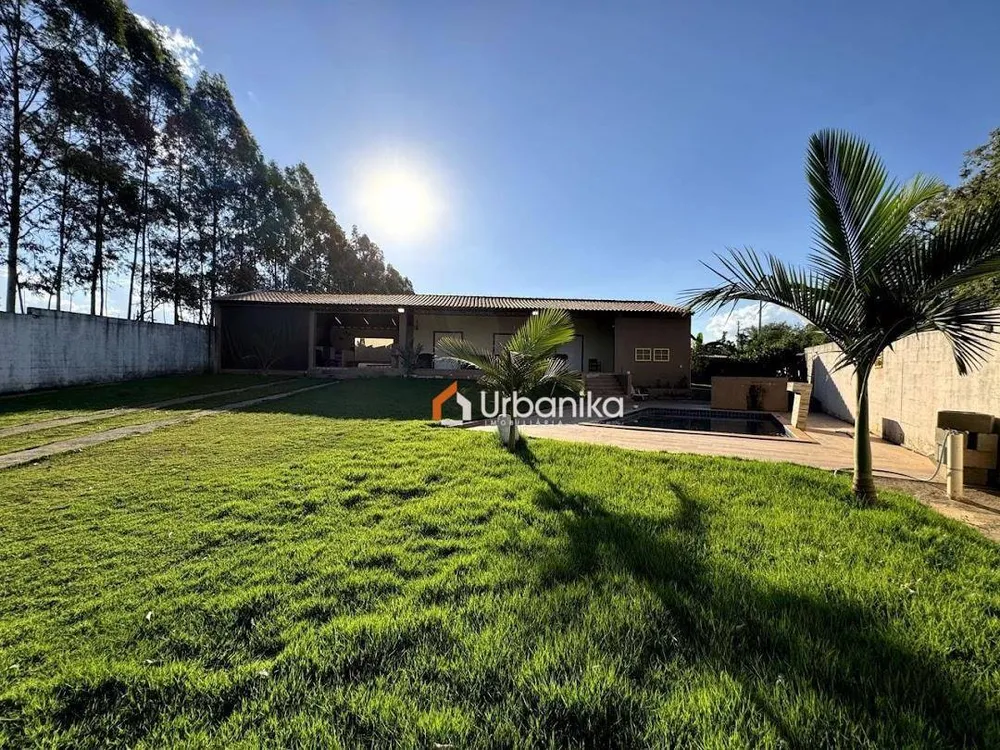 Chácara, 3 quartos, 884 m² - Foto 2