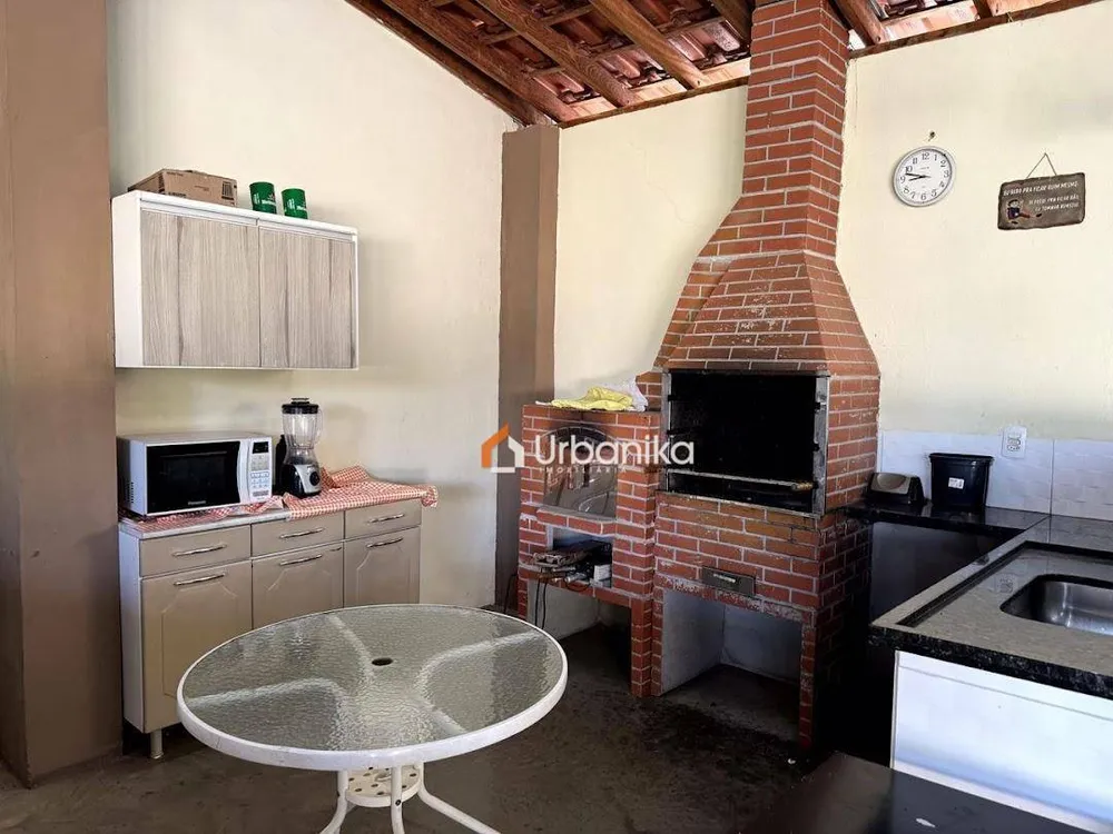 Chácara, 3 quartos, 884 m² - Foto 1