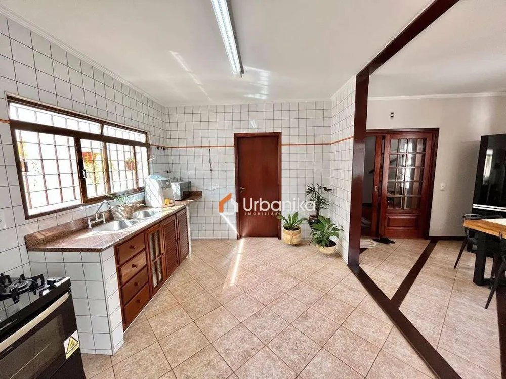 Sobrado, 3 quartos, 230 m² - Foto 1