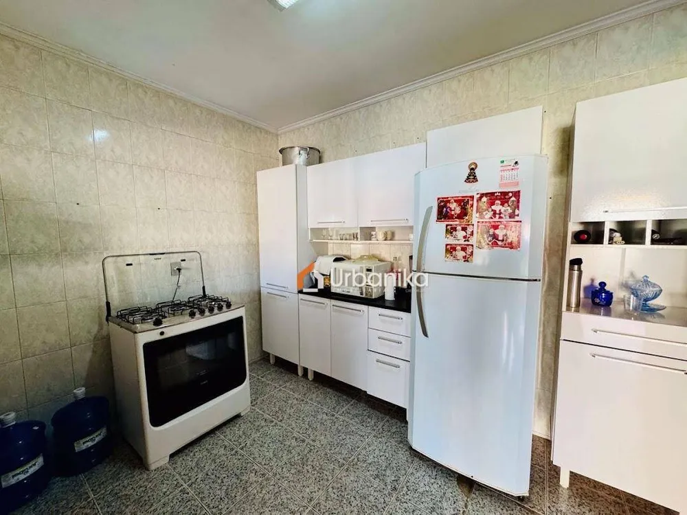 Casa, 3 quartos, 198 m² - Foto 4