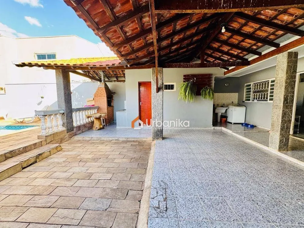 Casa, 3 quartos, 198 m² - Foto 1