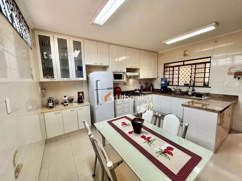 Casa, 3 quartos, 154 m² - Foto 1