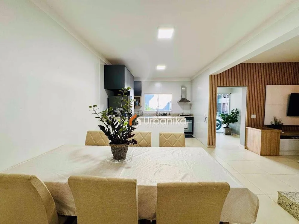 Casa, 3 quartos, 223 m² - Foto 9