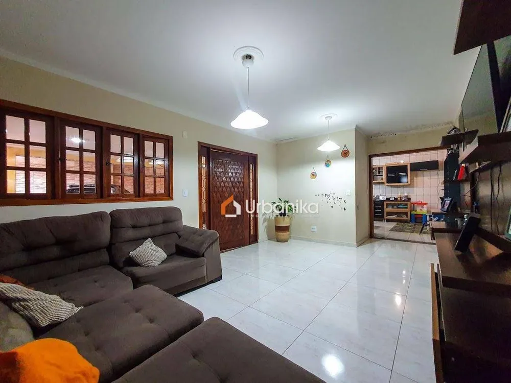 Sobrado, 3 quartos, 240 m² - Foto 1