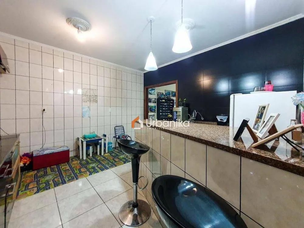 Sobrado, 3 quartos, 240 m² - Foto 3