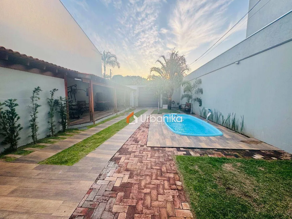 Casa, 3 quartos, 162 m² - Foto 1