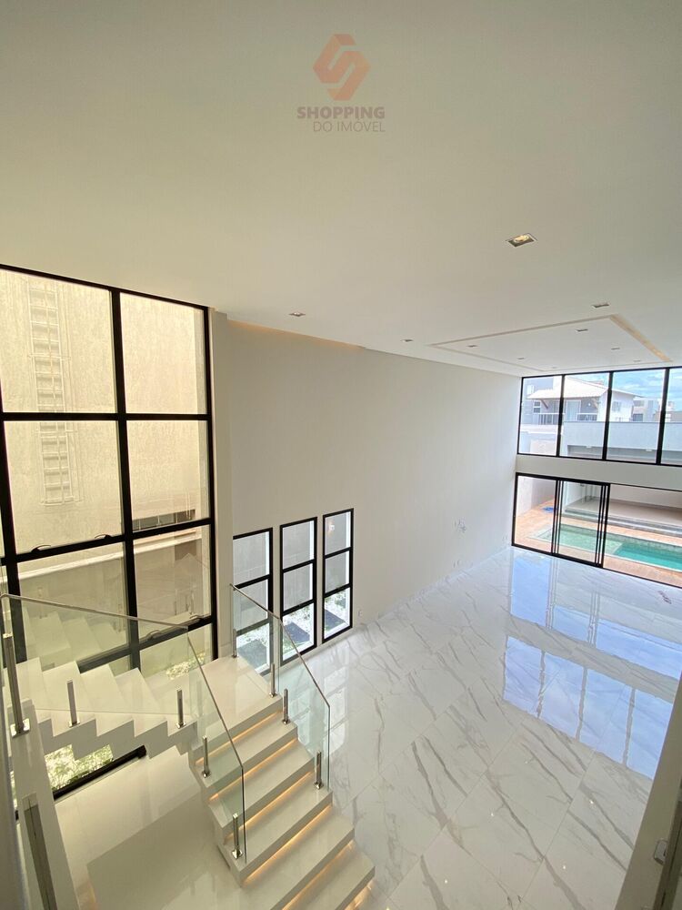 Casa à venda com 4 quartos, 377m² - Foto 1