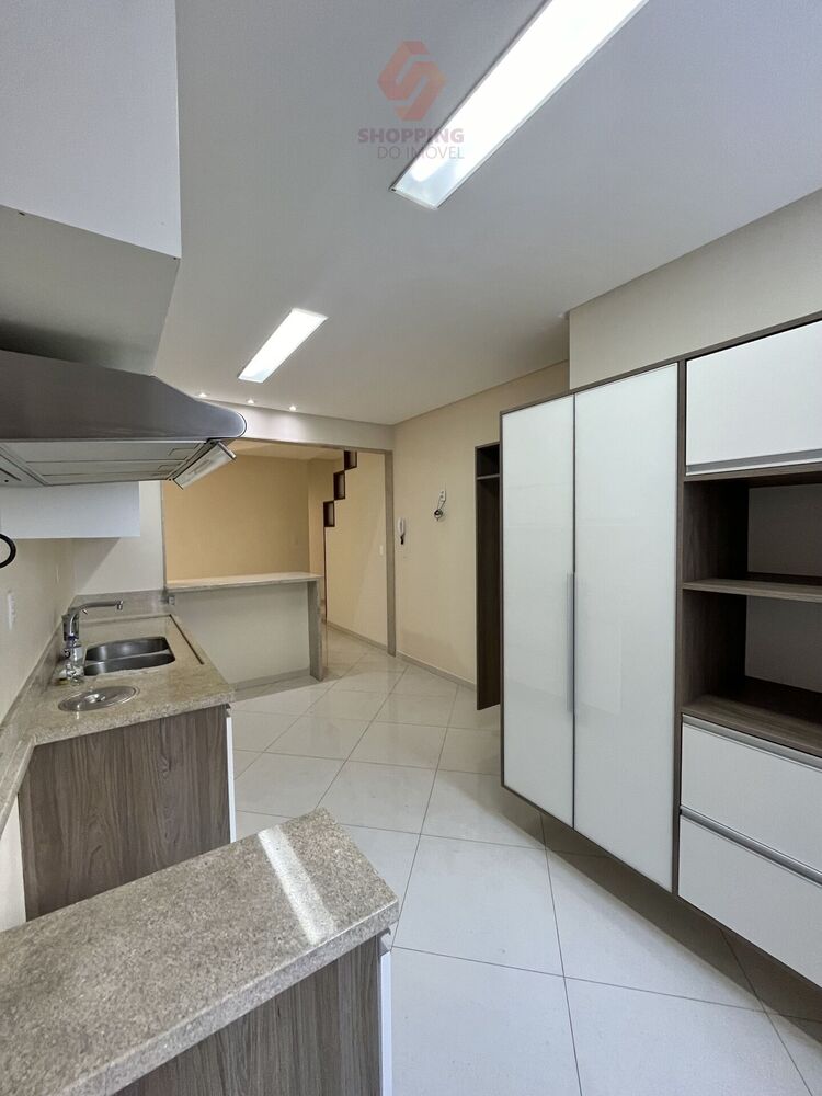 Casa à venda com 3 quartos, 169m² - Foto 1