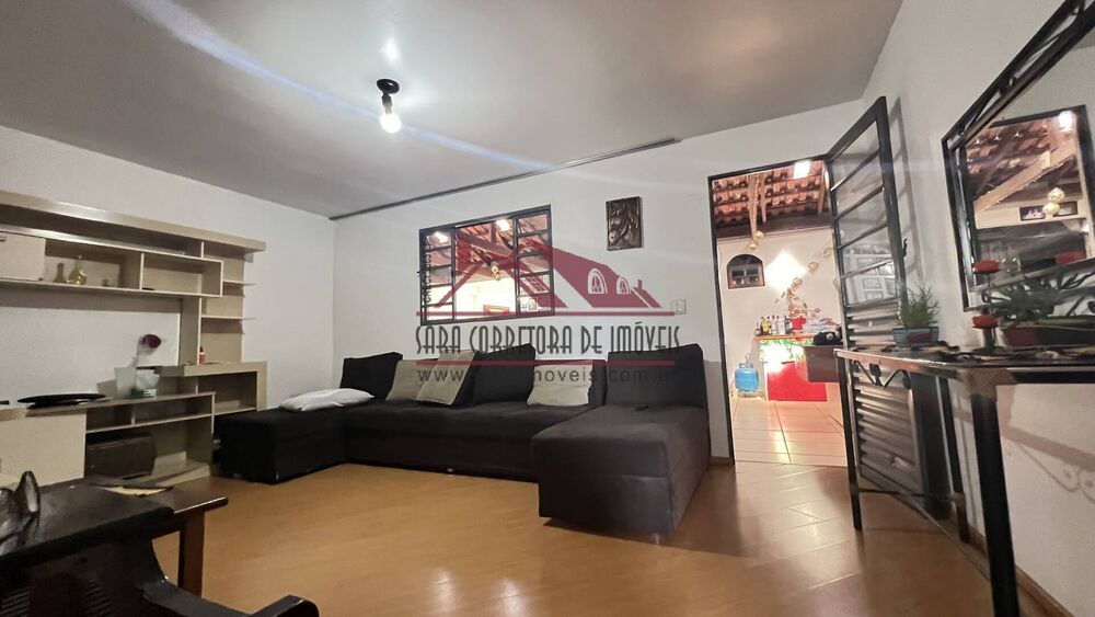 Casa à venda com 4 quartos, 180m² - Foto 2