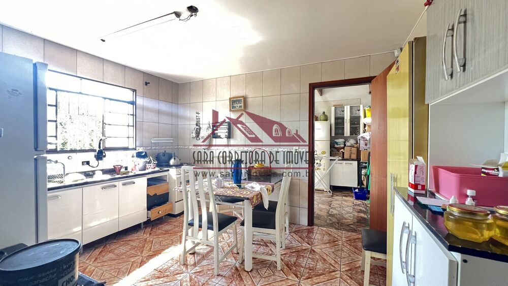 Casa à venda com 4 quartos, 180m² - Foto 3