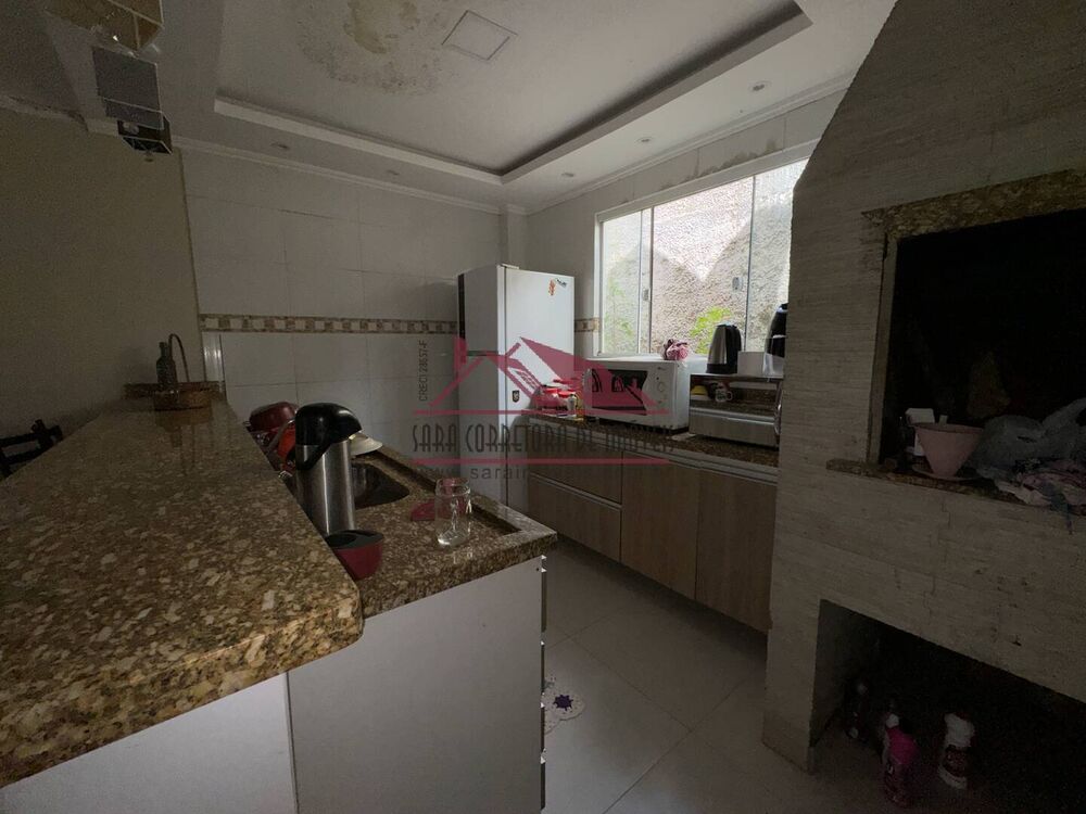 Casa à venda com 2 quartos, 140m² - Foto 1