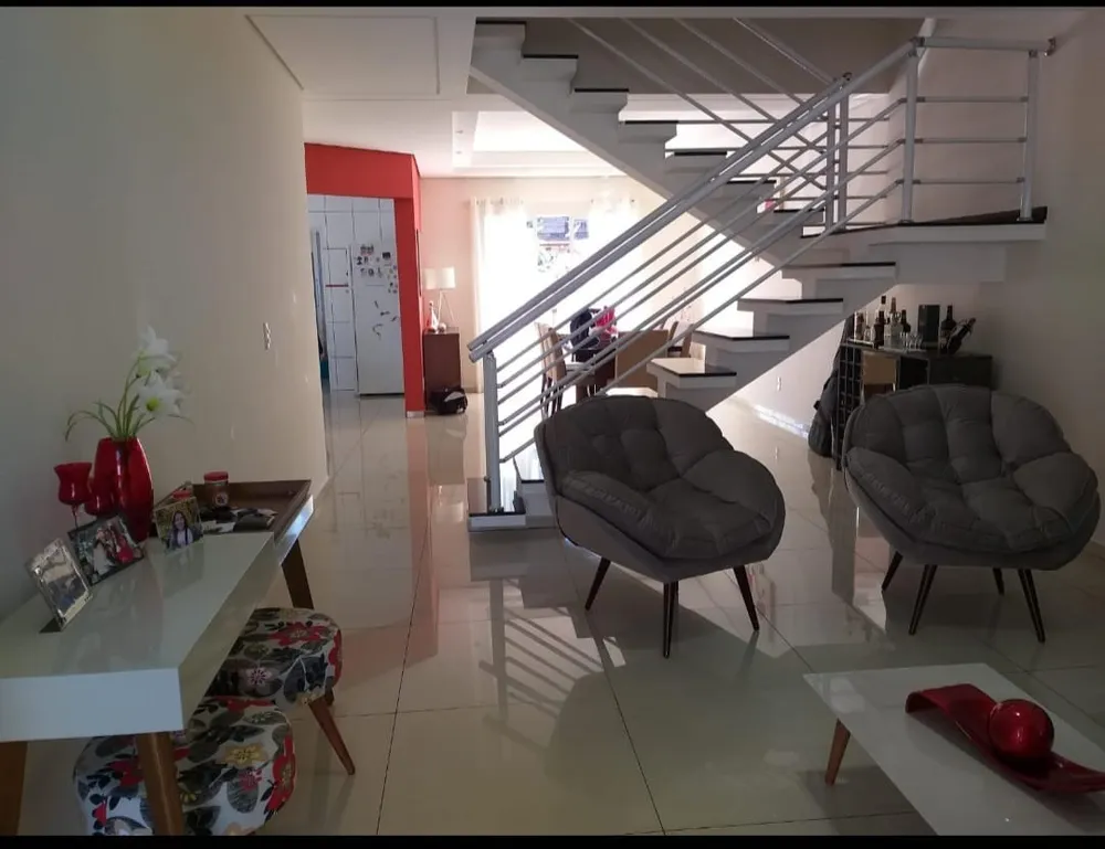 Casa, 3 quartos, 290 m² - Foto 2