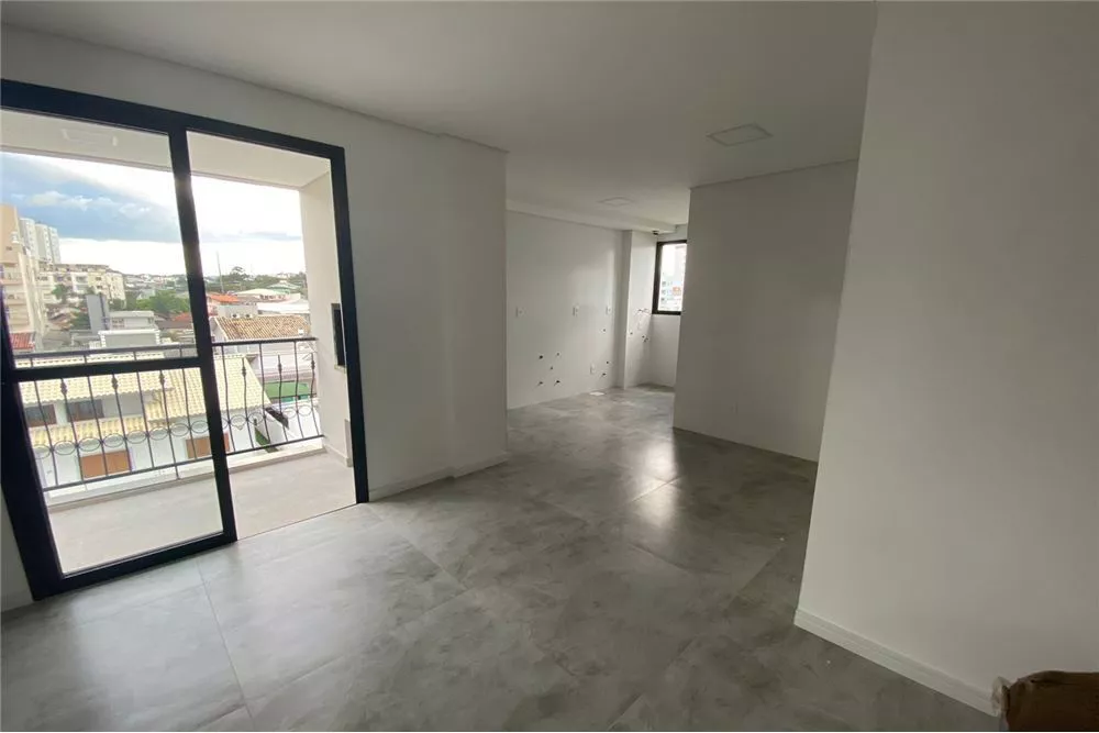 Apartamento à venda com 2 quartos, 61m² - Foto 1