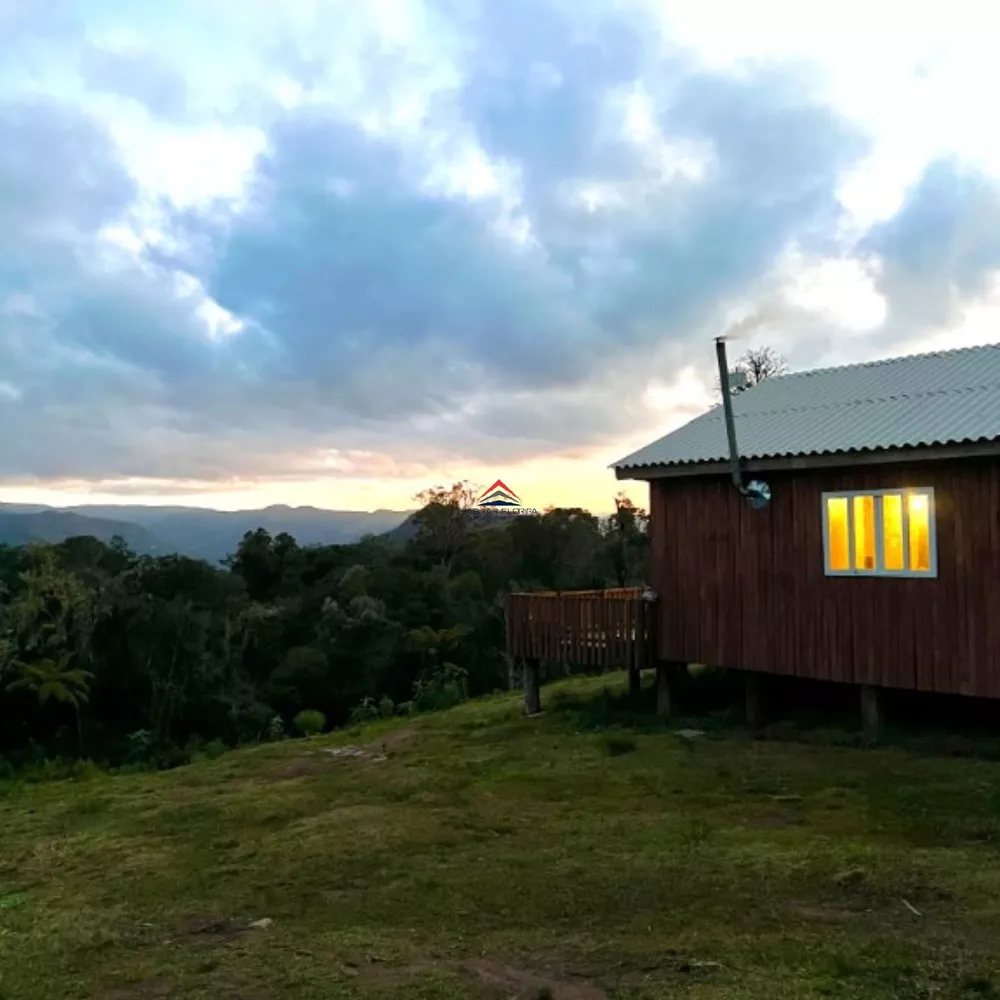 Casa à venda com 4 quartos, 75m² - Foto 1