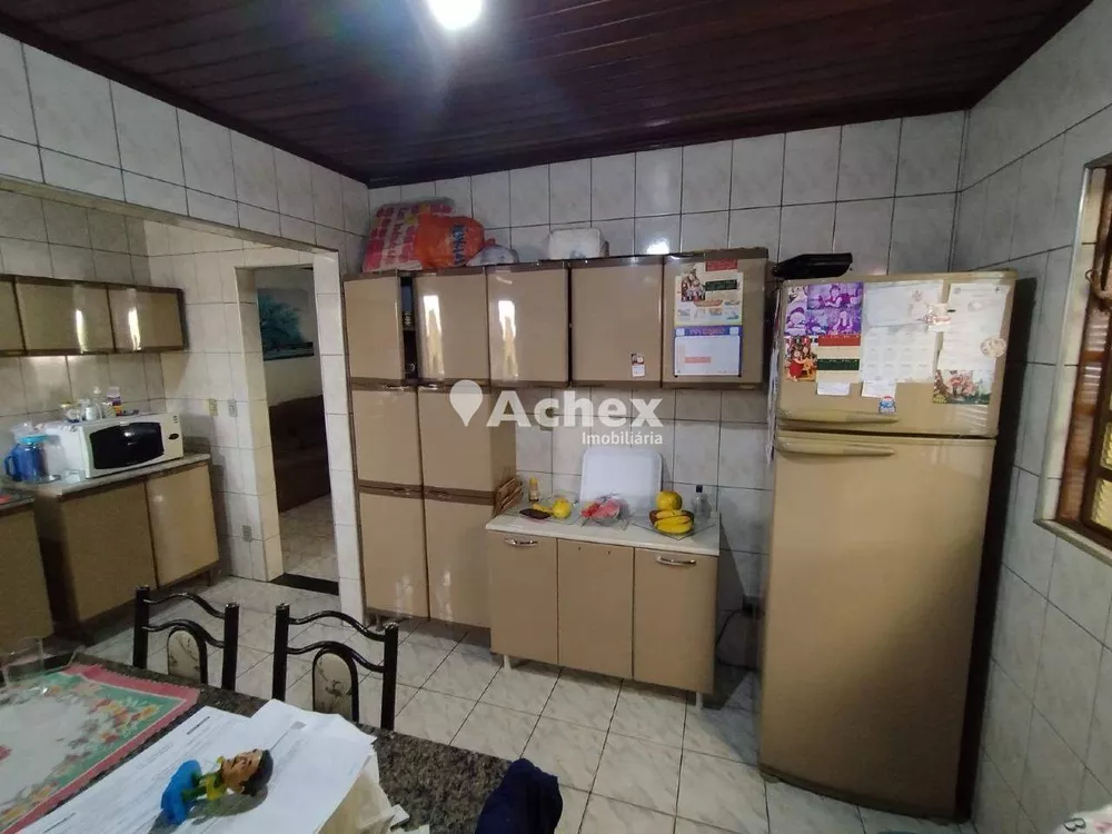 Casa à venda com 3 quartos, 130m² - Foto 1