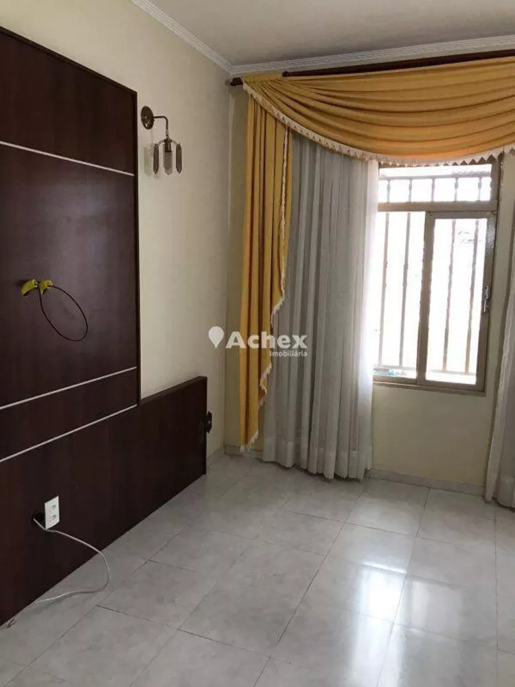 Casa à venda com 3 quartos, 200m² - Foto 1