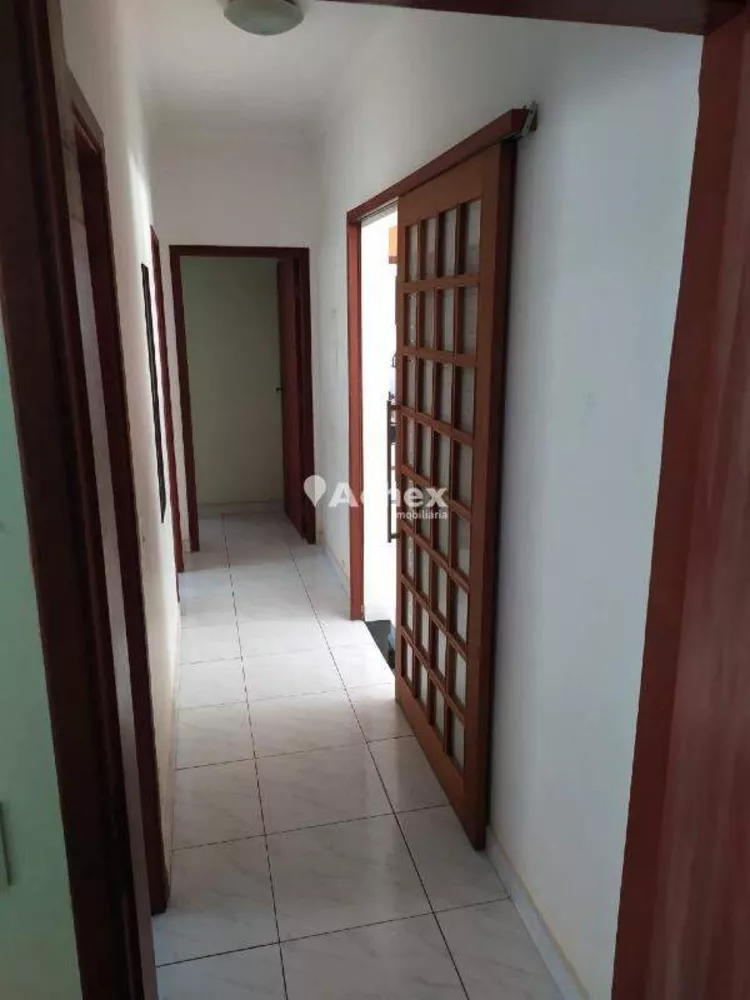 Casa à venda com 4 quartos, 155m² - Foto 3