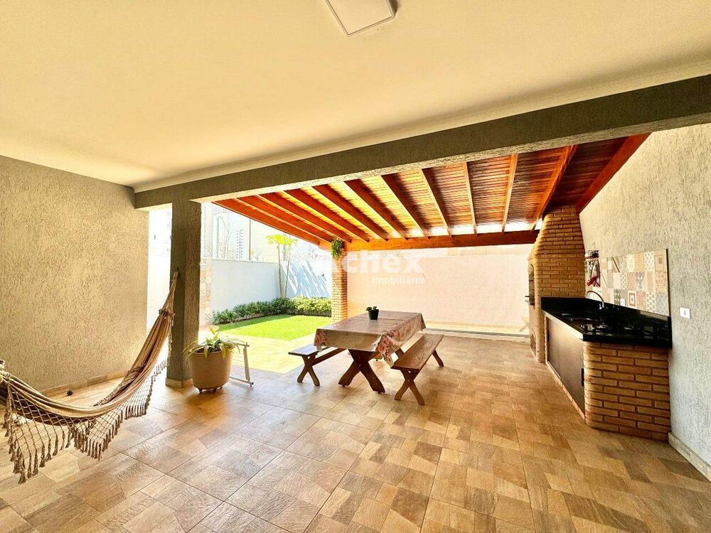 Casa, 4 quartos, 206 m² - Foto 1