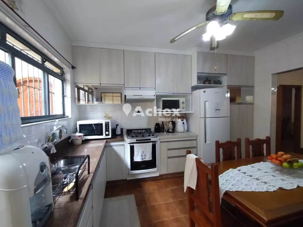 Casa, 3 quartos, 222 m² - Foto 1