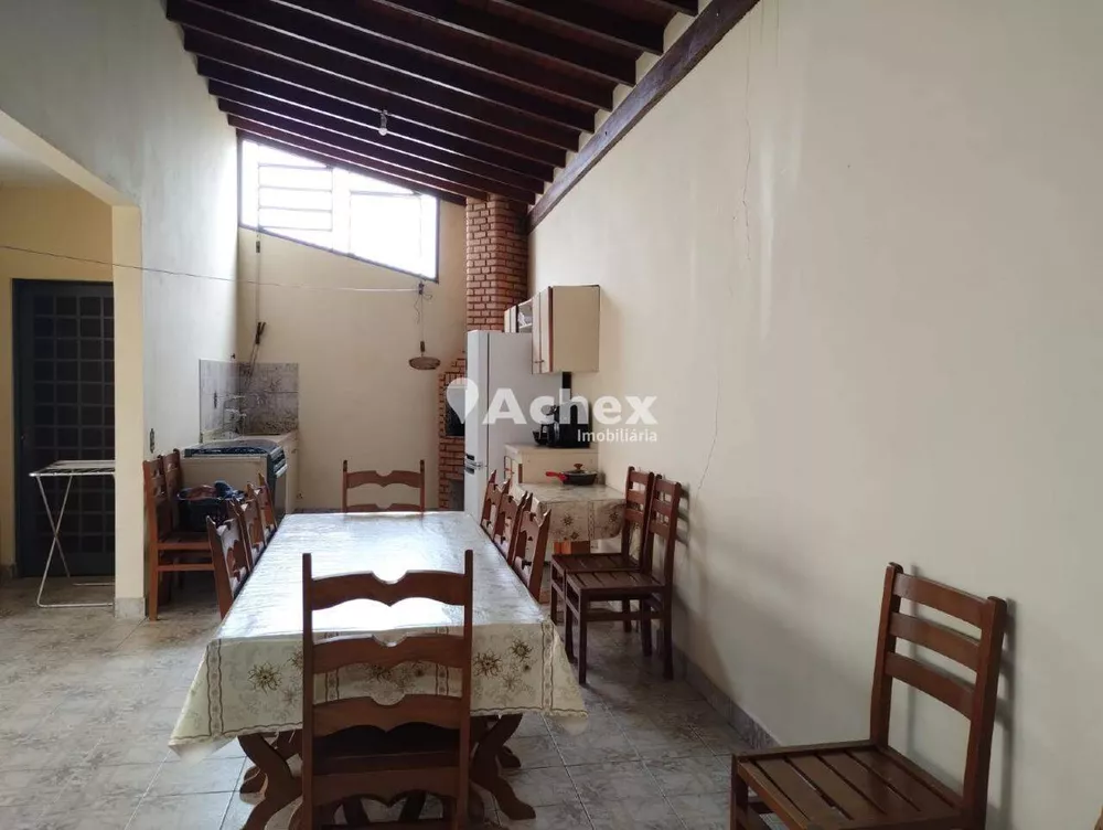 Casa à venda com 3 quartos, 222m² - Foto 2