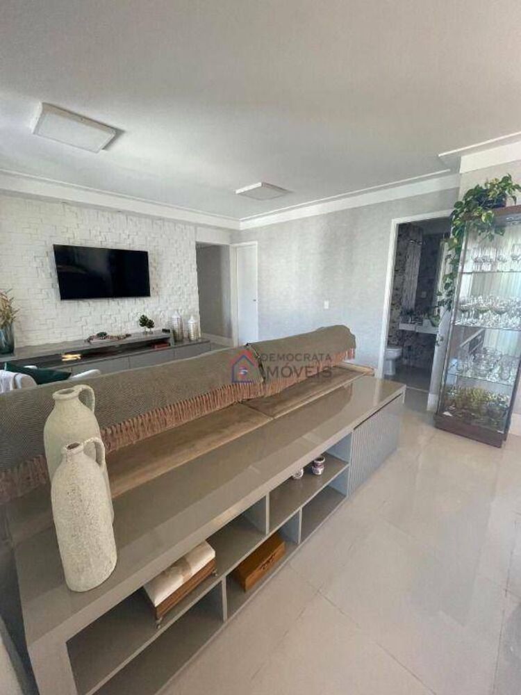Apartamento à venda com 3 quartos, 128m² - Foto 2