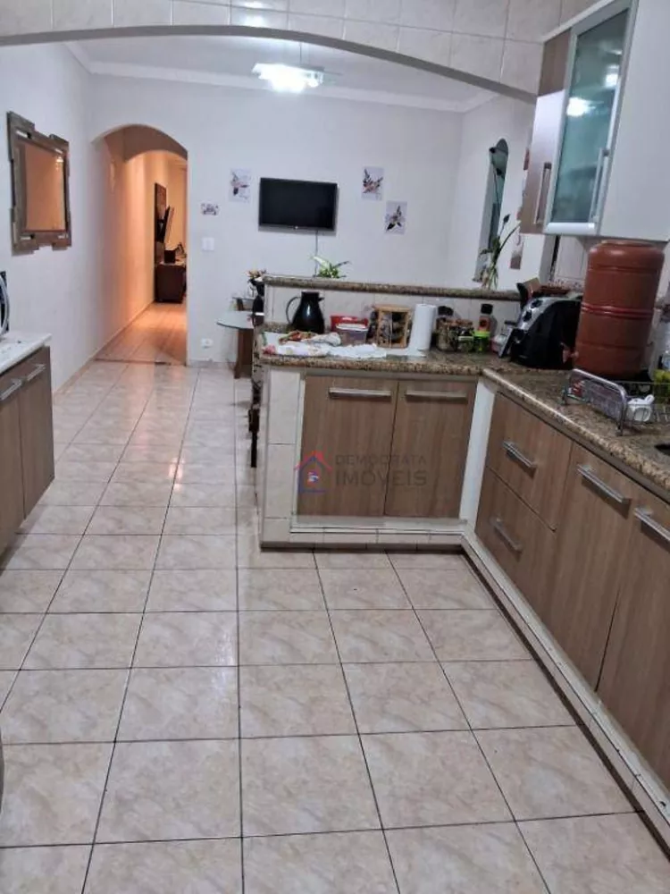 Sobrado à venda com 3 quartos, 193m² - Foto 4