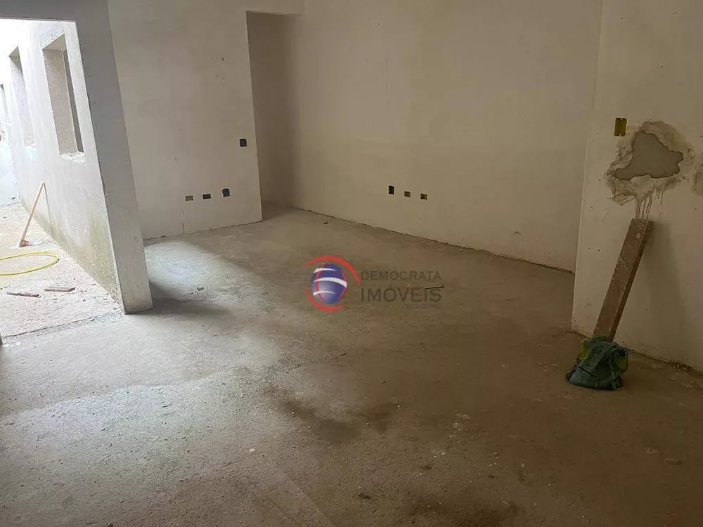 Apartamento à venda com 3 quartos, 81m² - Foto 2