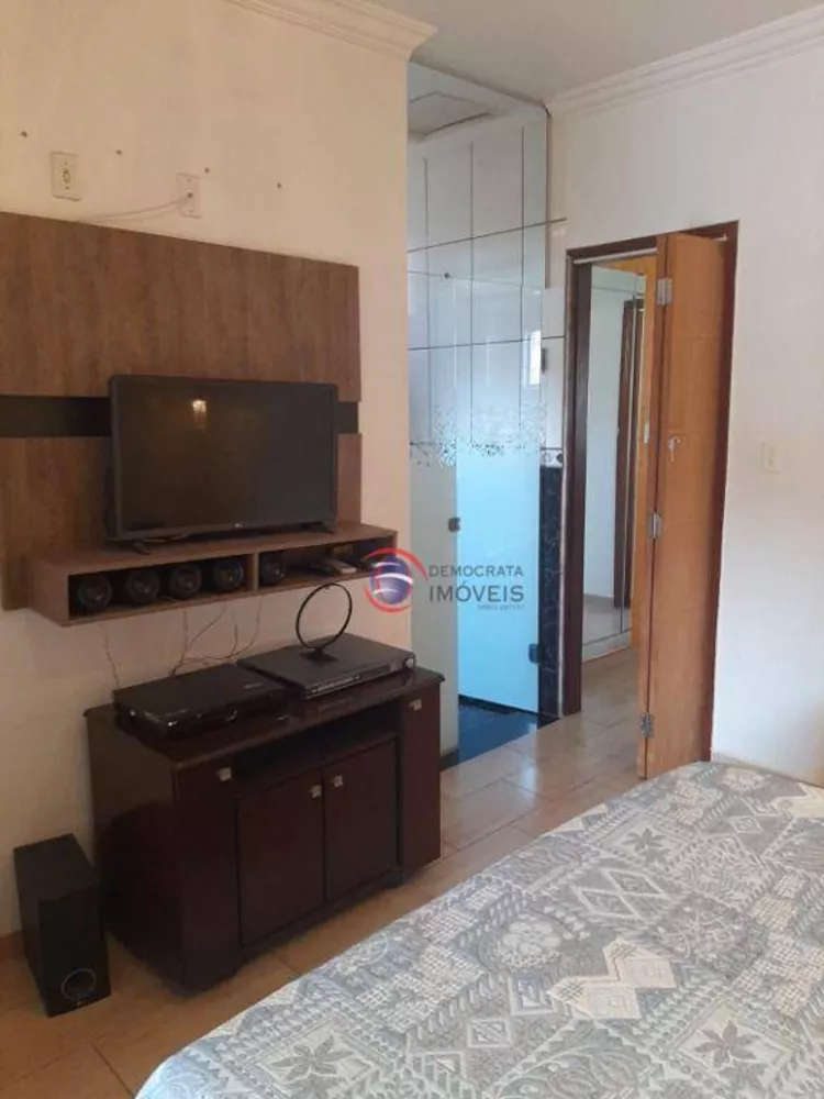 Sobrado à venda com 3 quartos, 220m² - Foto 3