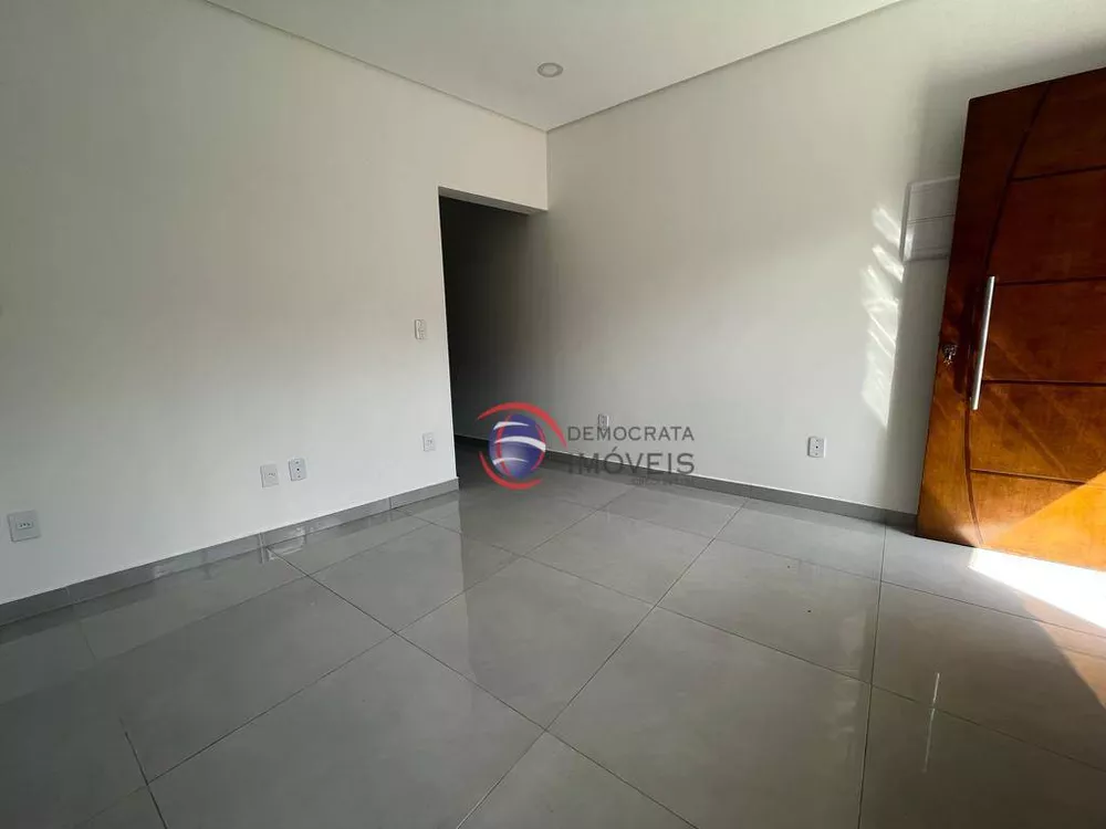 Sobrado à venda com 2 quartos, 80m² - Foto 1