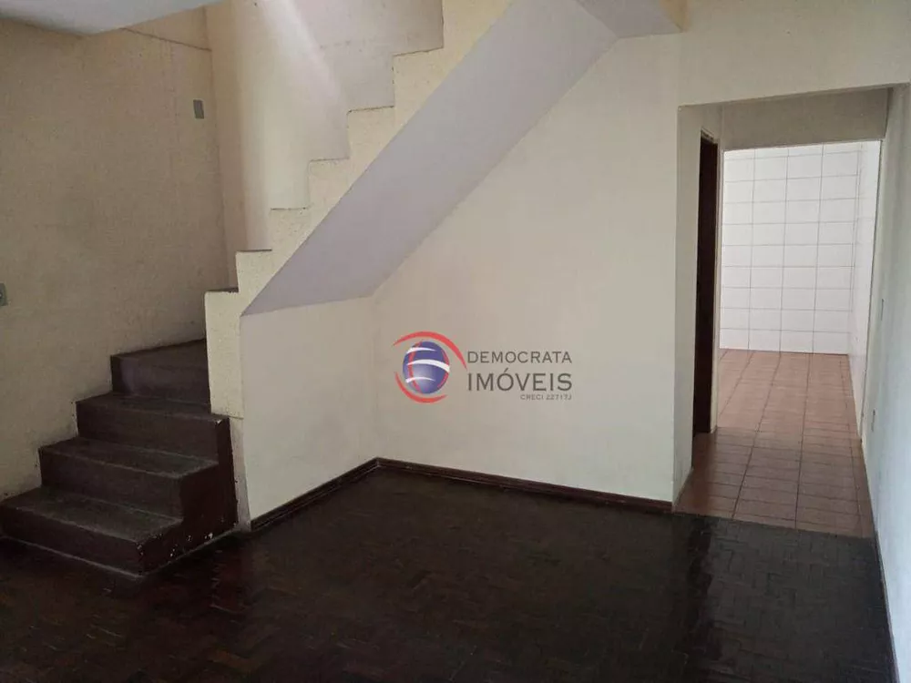 Sobrado à venda com 3 quartos, 208m² - Foto 1