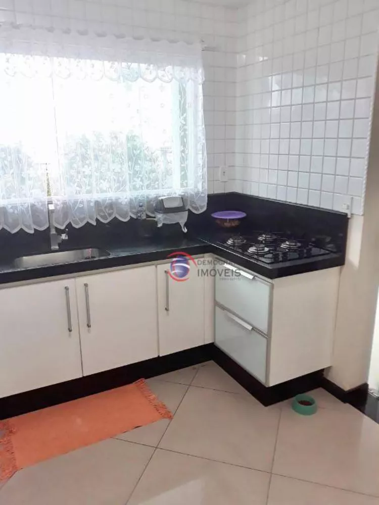 Sobrado à venda com 3 quartos, 300m² - Foto 17