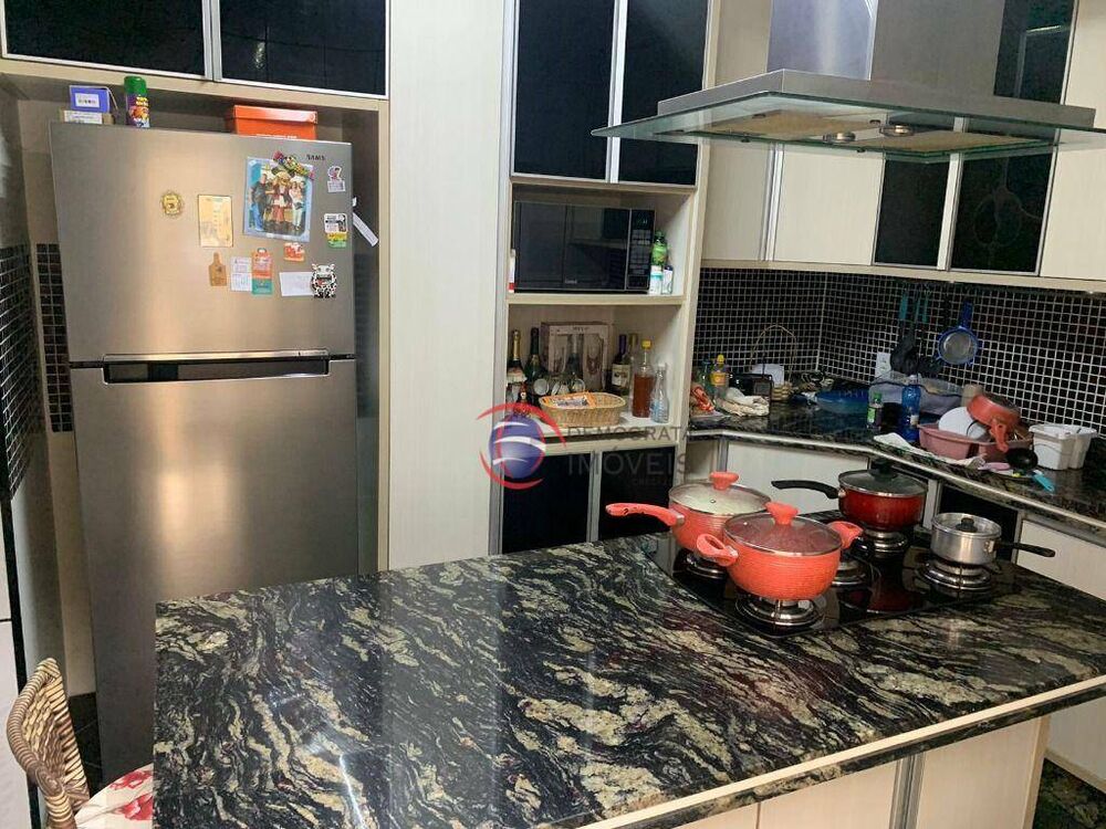 Sobrado, 3 quartos, 179 m² - Foto 1