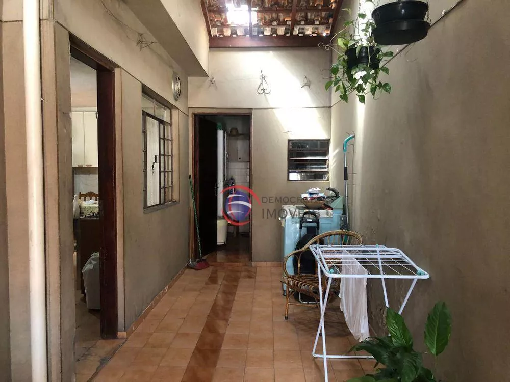 Casa à venda com 3 quartos, 220m² - Foto 14