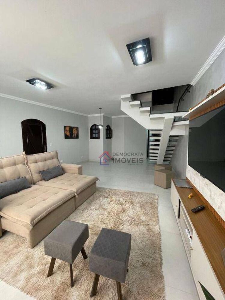 Sobrado, 3 quartos, 263 m² - Foto 1