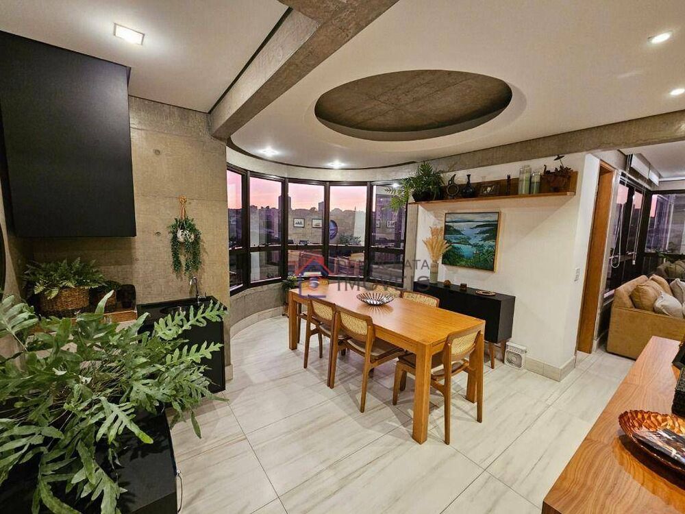 Apartamento, 3 quartos, 200 m² - Foto 1