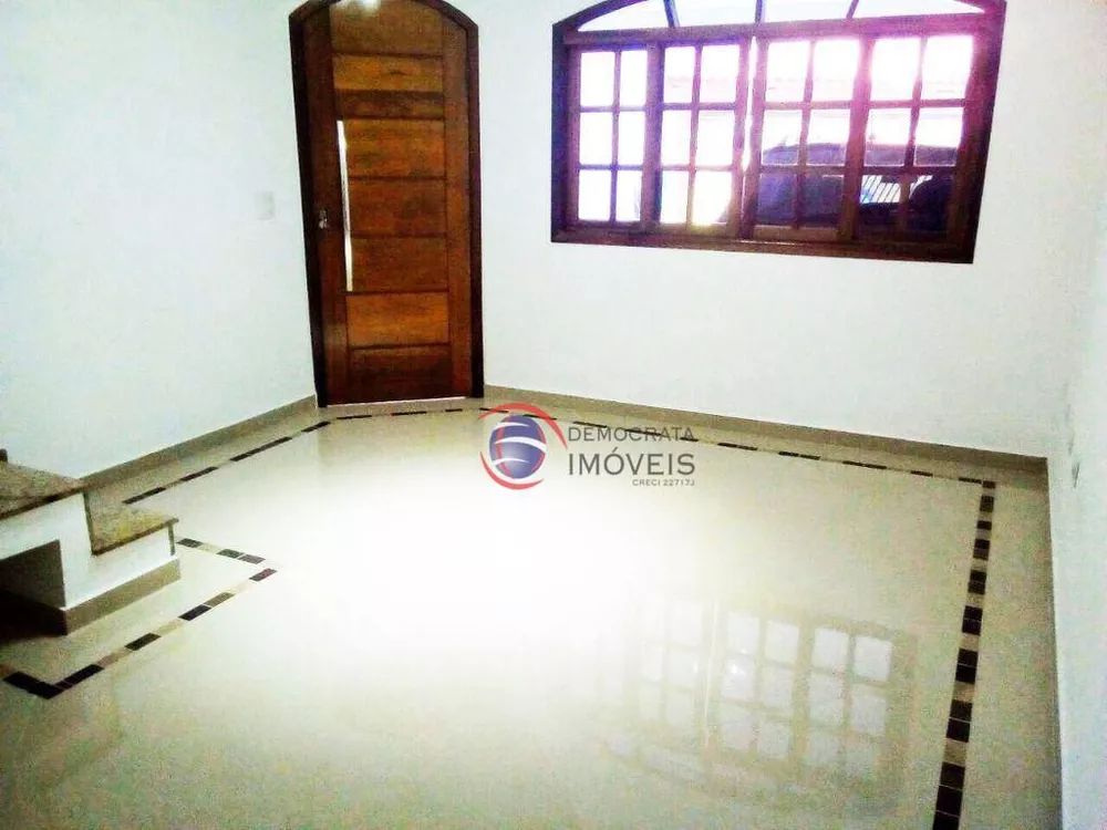 Sobrado à venda com 4 quartos, 180m² - Foto 2