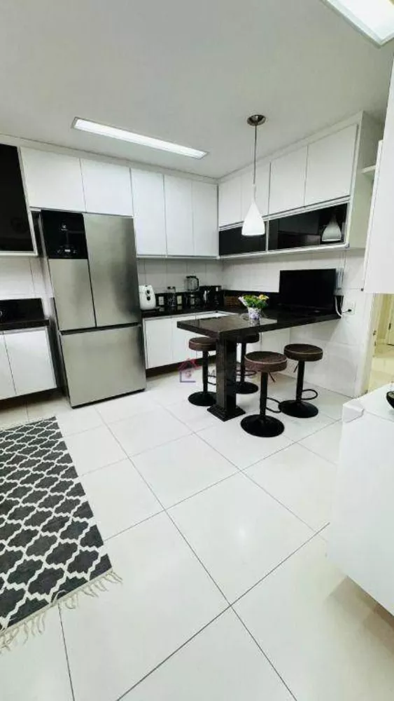 Apartamento à venda com 3 quartos, 158m² - Foto 6