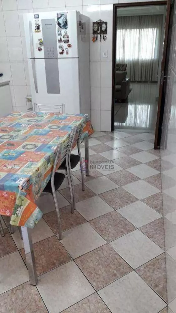 Casa à venda com 3 quartos, 198m² - Foto 8