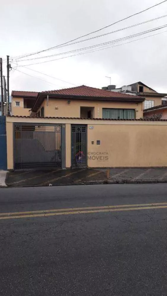 Casa à venda com 3 quartos, 198m² - Foto 1