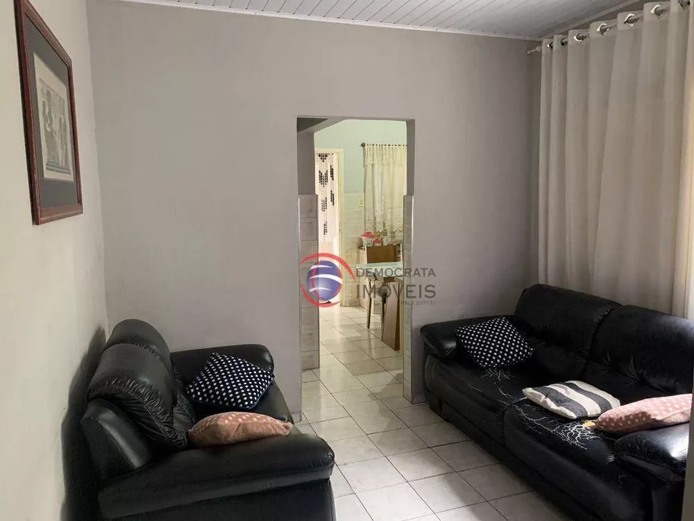 Casa à venda com 3 quartos, 100m² - Foto 1