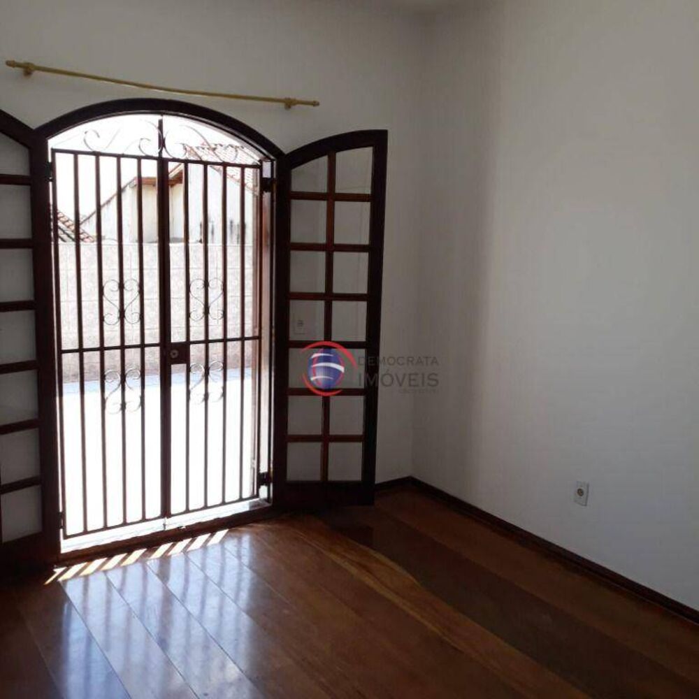 Sobrado, 3 quartos, 272 m² - Foto 2