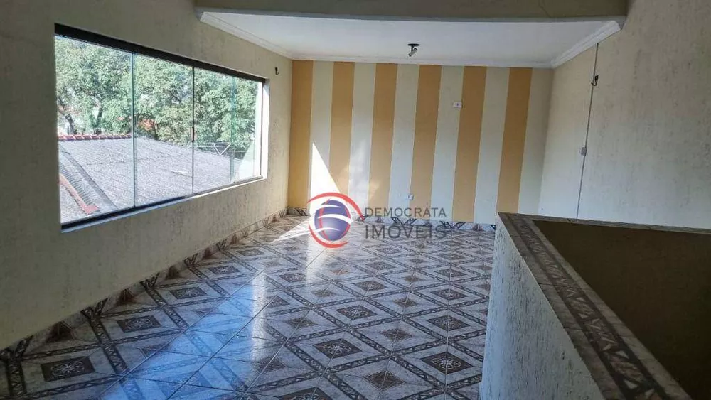 Sobrado à venda com 4 quartos, 216m² - Foto 1