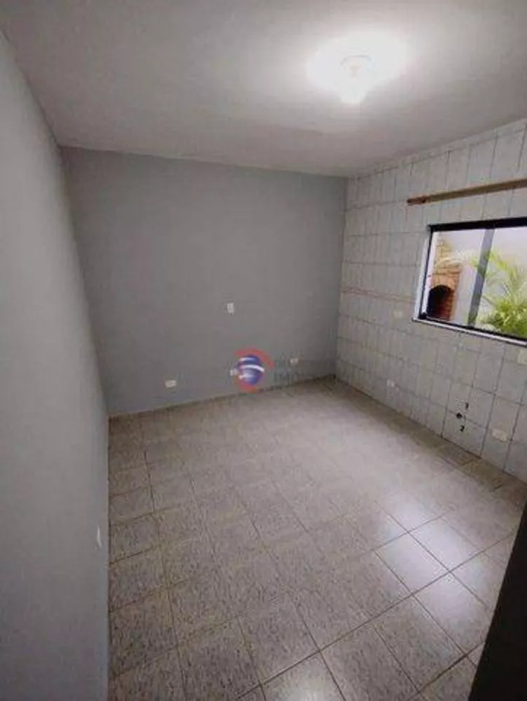 Casa à venda com 3 quartos, 210m² - Foto 2