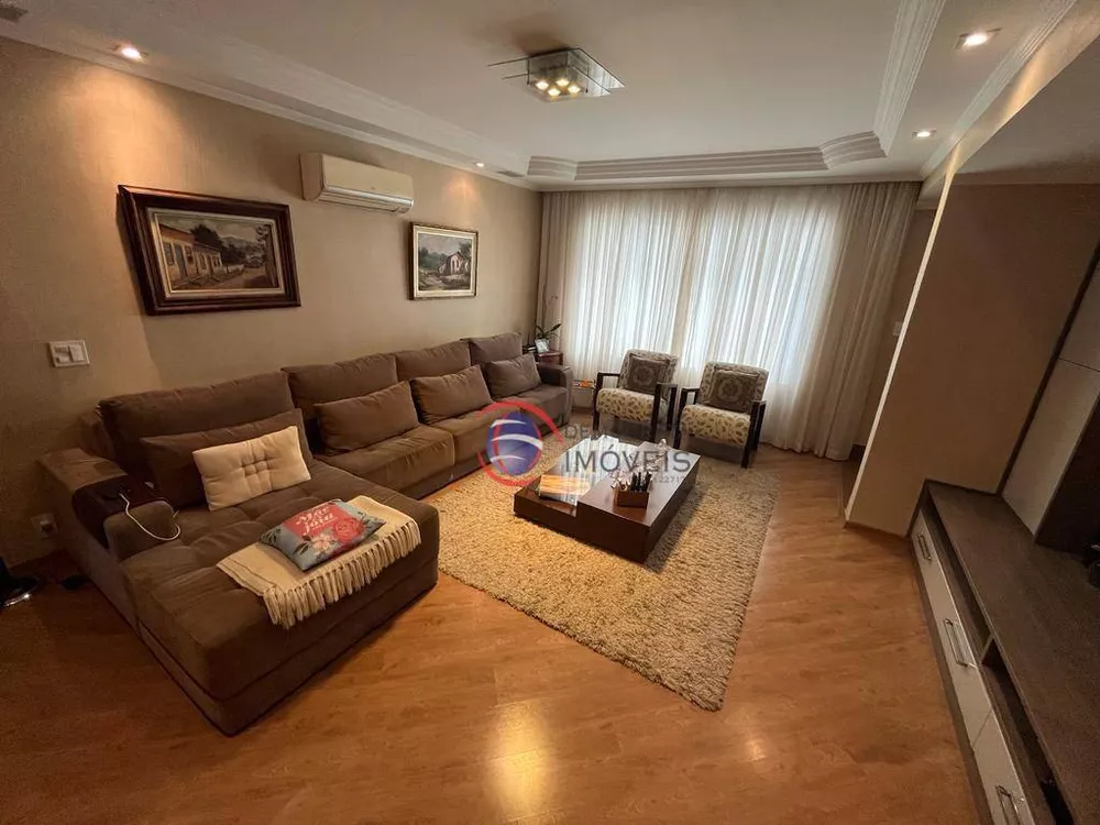 Sobrado à venda com 3 quartos, 266m² - Foto 1