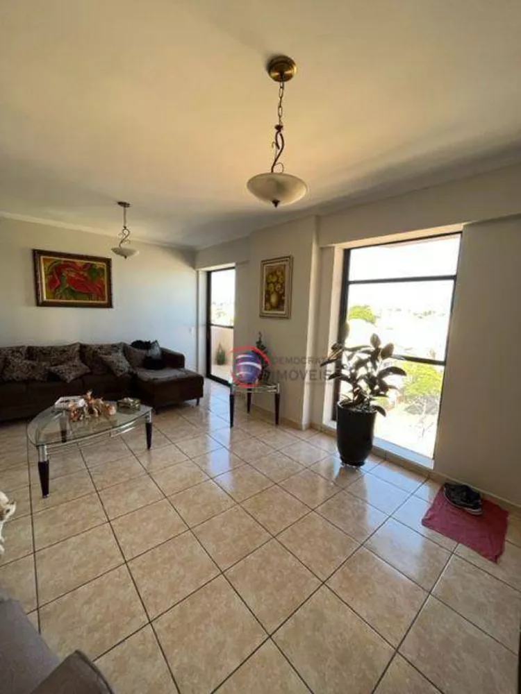 Apartamento à venda com 3 quartos, 133m² - Foto 1