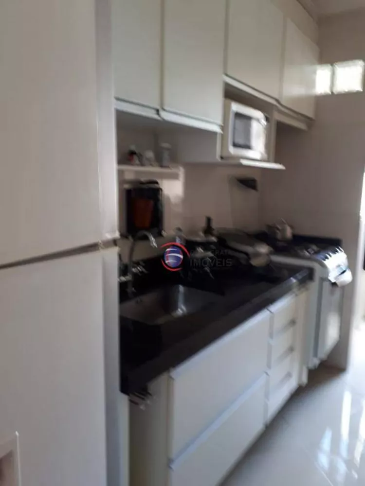 Apartamento à venda com 3 quartos, 70m² - Foto 2