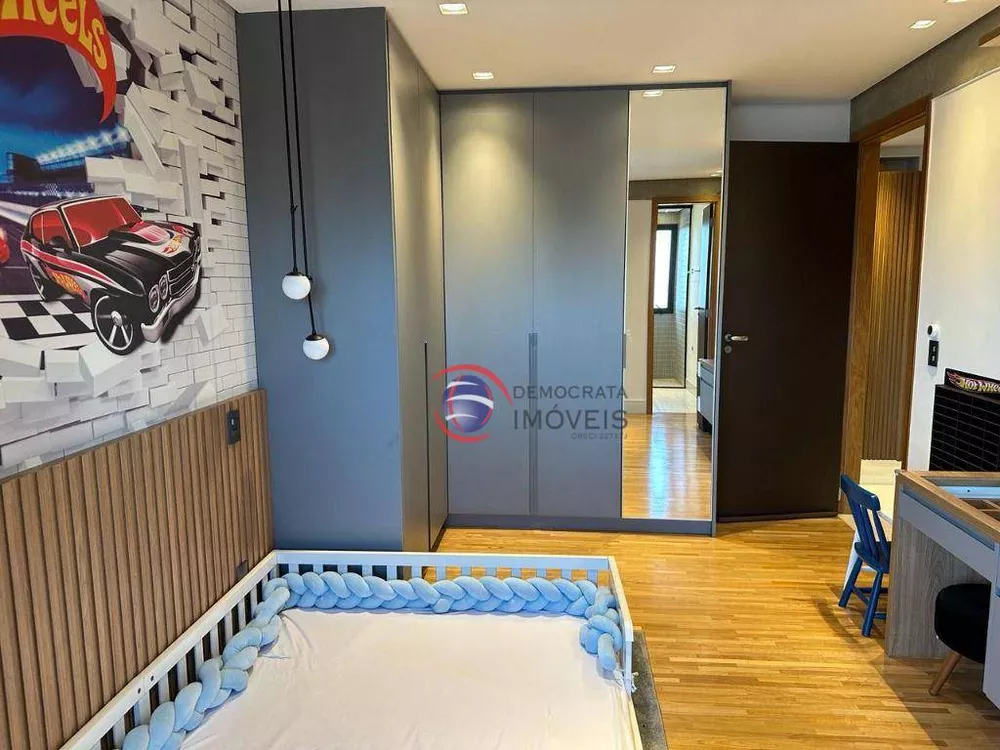 Apartamento à venda com 3 quartos, 200m² - Foto 4