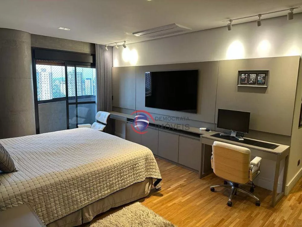 Apartamento à venda com 3 quartos, 200m² - Foto 2