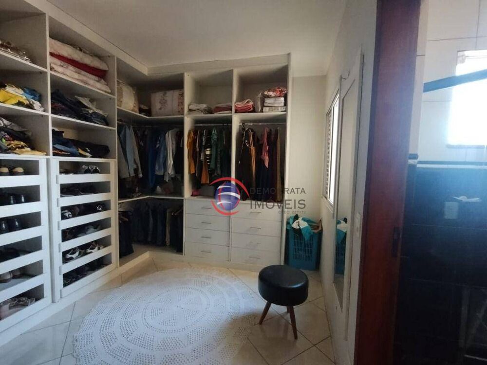 Sobrado, 3 quartos, 249 m² - Foto 1