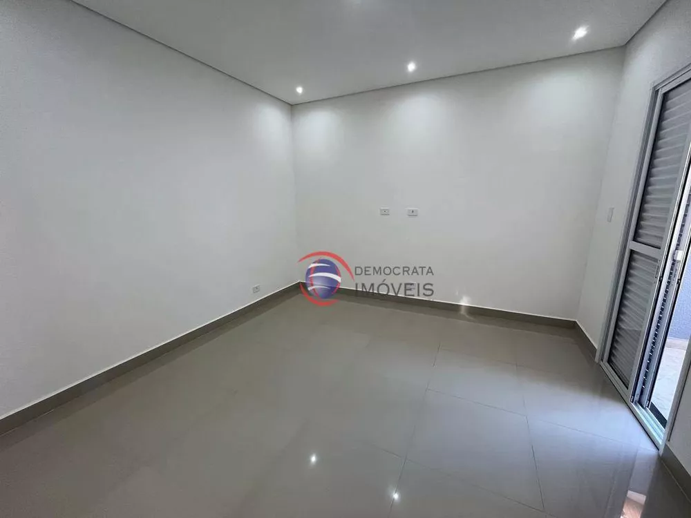 Sobrado à venda com 2 quartos, 243m² - Foto 2